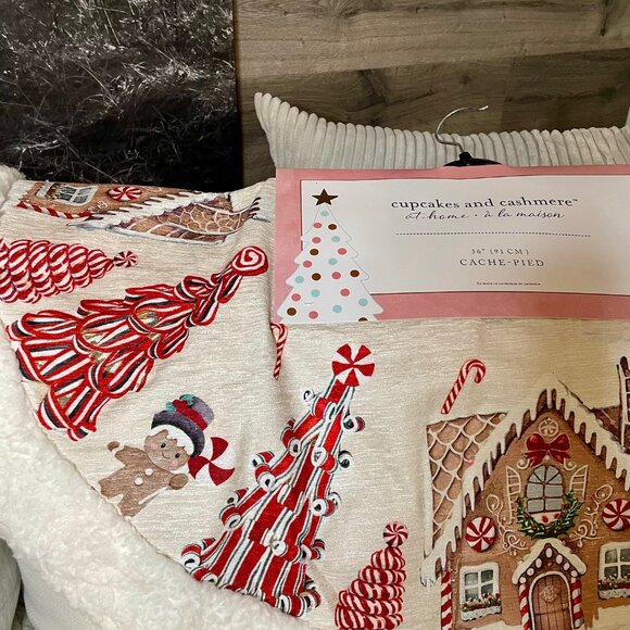 NEW Christmas Cupcakes & Cashmere Gingerbread & Candy Cane Tree Skirt - Picture 3 of 4